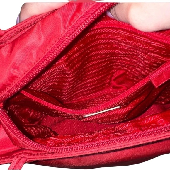 BIN046.12 Authentic Prada Italy Vintage Tessuto Red Nylon Shoulder Tote - Picture 8 of 12